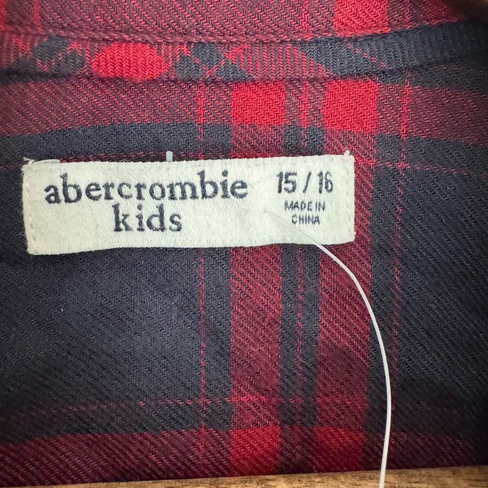Abercrombie Kids Plaid Button Down Shirt Navy Red Size 15/16 Boys - Picture 5 of 8